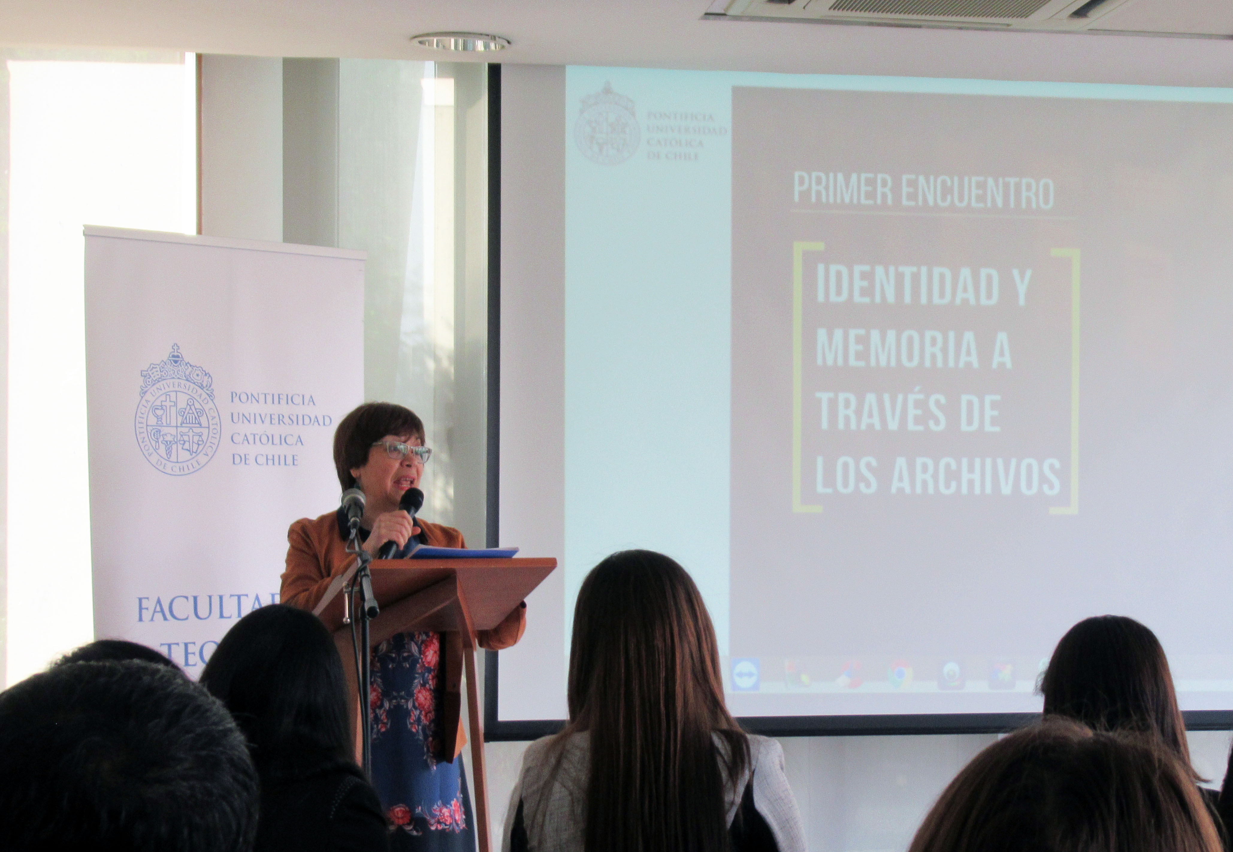 Fernanda Ruiz, Jefa de Biblioteca de Teología